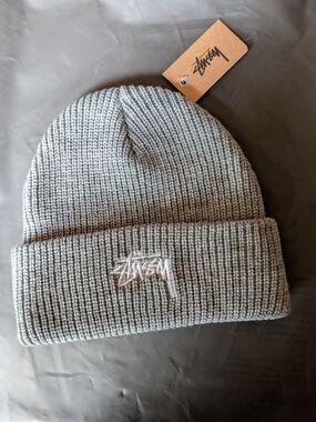 Stüssy Embroidered Logo Rib Knit Beanie - Light Gray